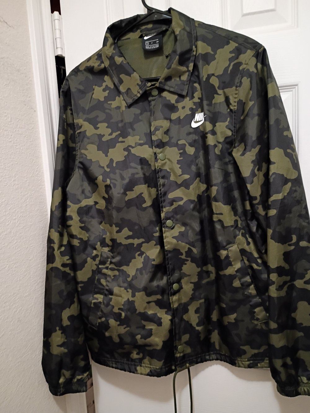 Nike Green & Black Camo Windbreaker Snap Front Jacket Men's Small
